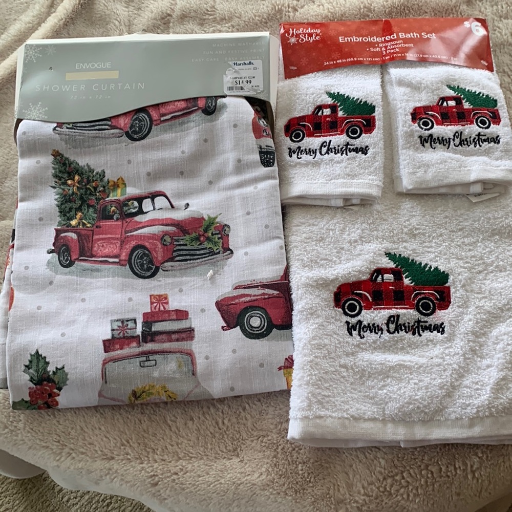 Red truck Christmas bathroom set.